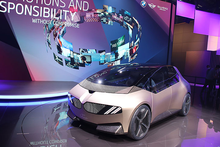 das BMW i Vision Circular feierte auf der IAA 2021 seine Weltpremiere  (©Foto: Martin Schmitz)